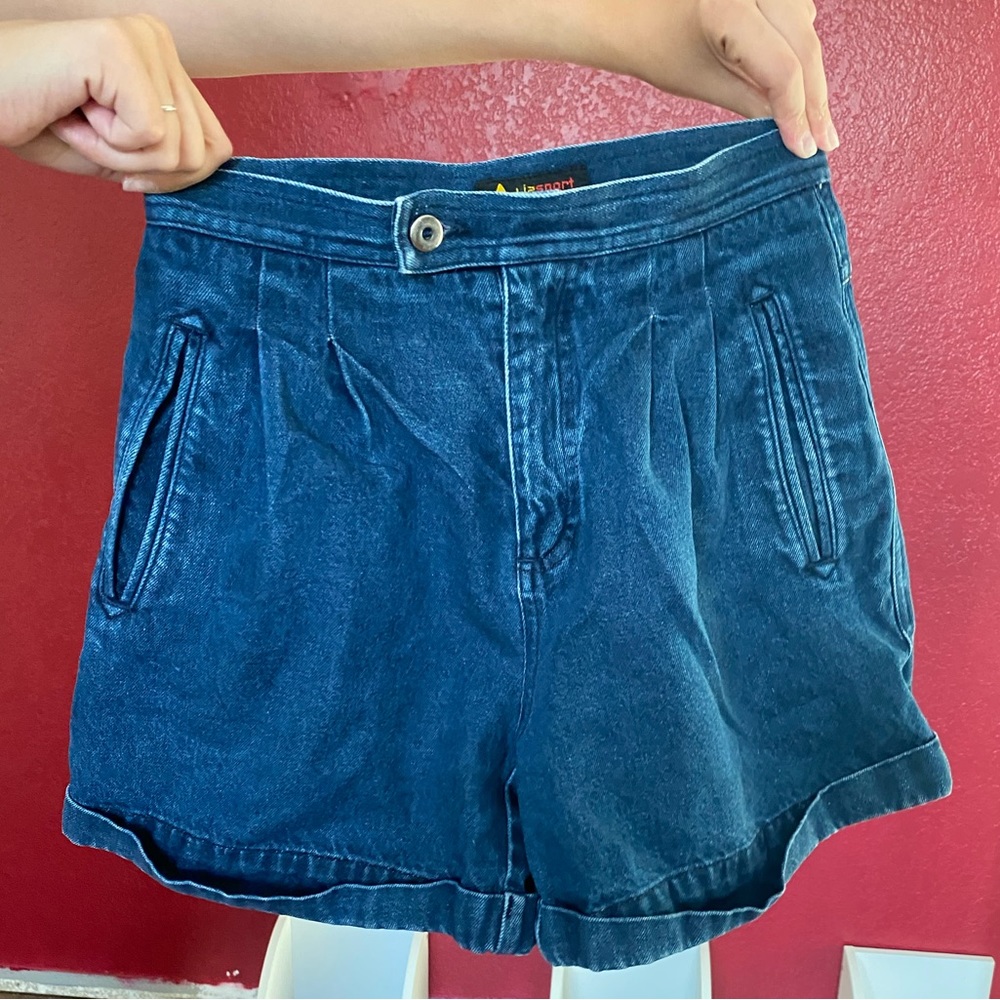Mom Jean Style Shorts! Baggy dark wash shorts. lightly worn.💙